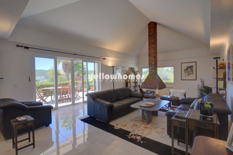 Detached 4 bedroom property on a large, private plot near Loule